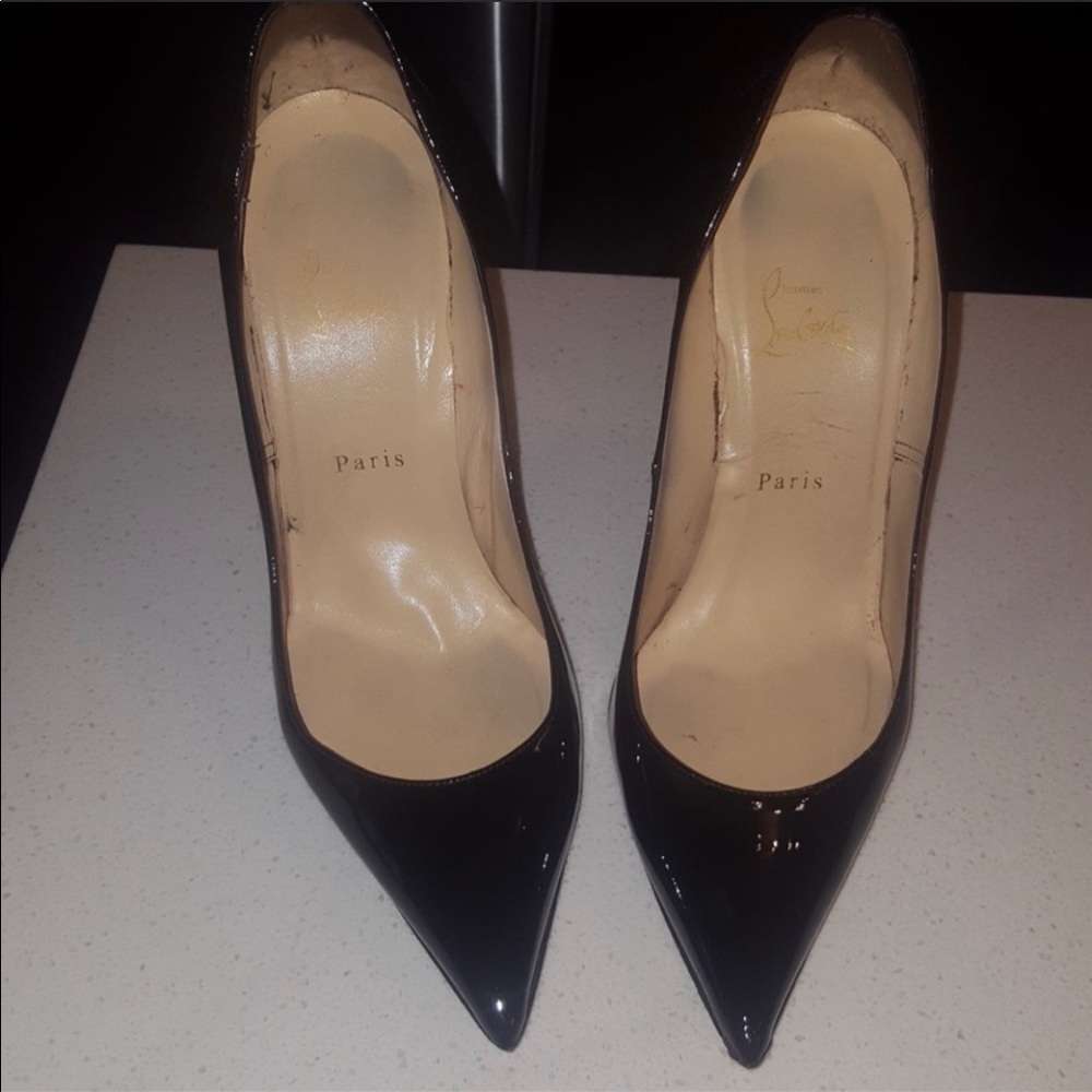 Christian Louboutin décolleté black patent pump